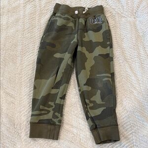 GAP Kids Camo Sweatpants - Olive & Dark Olive